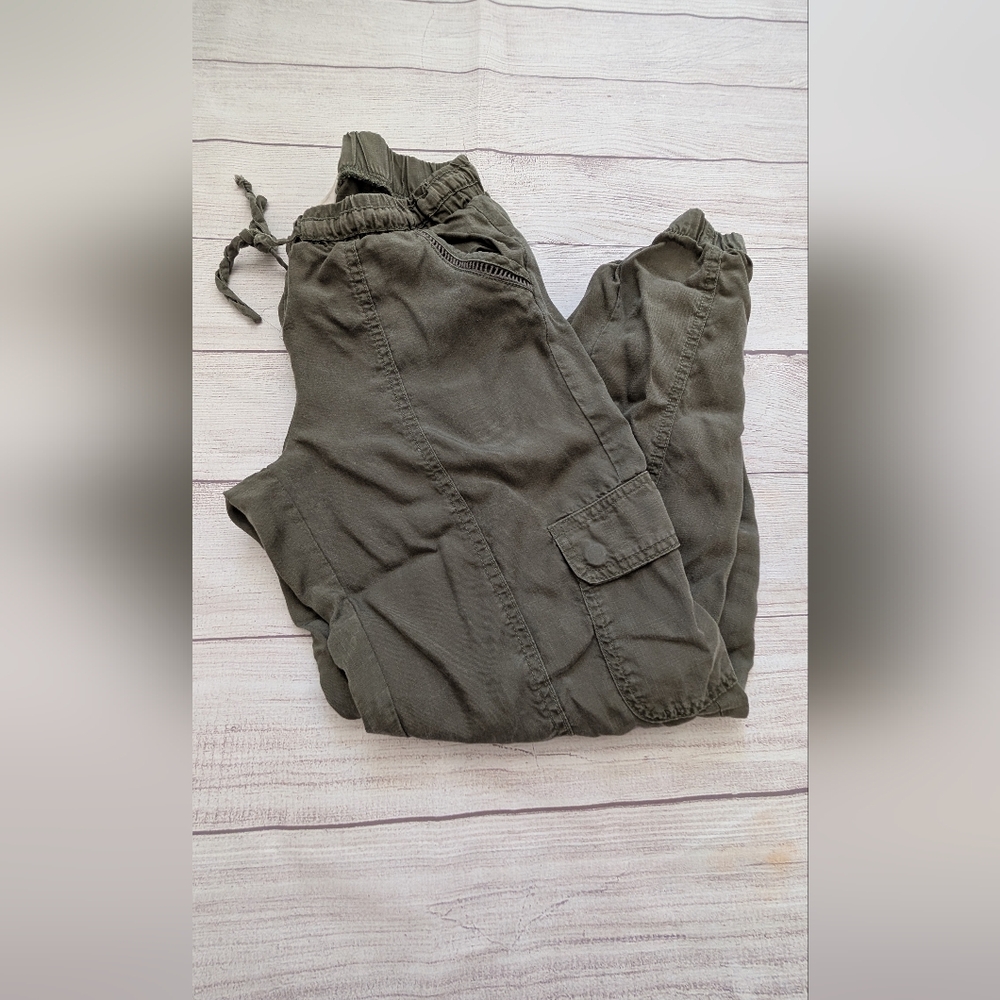 Knox Rose Women's army green drawstring multi pockets cargo pants. Size XS